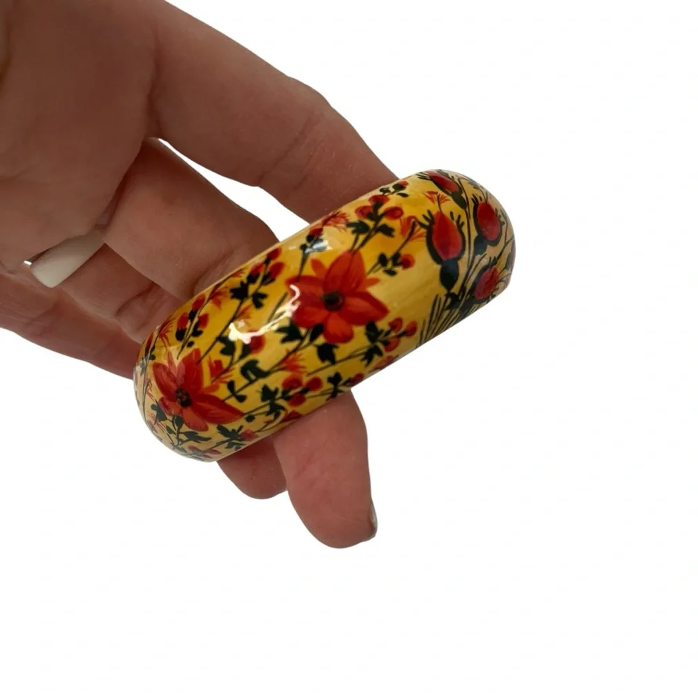 Vintage hand painted wooden floral hummingbird bangle bracelet - Picture 3 of 8